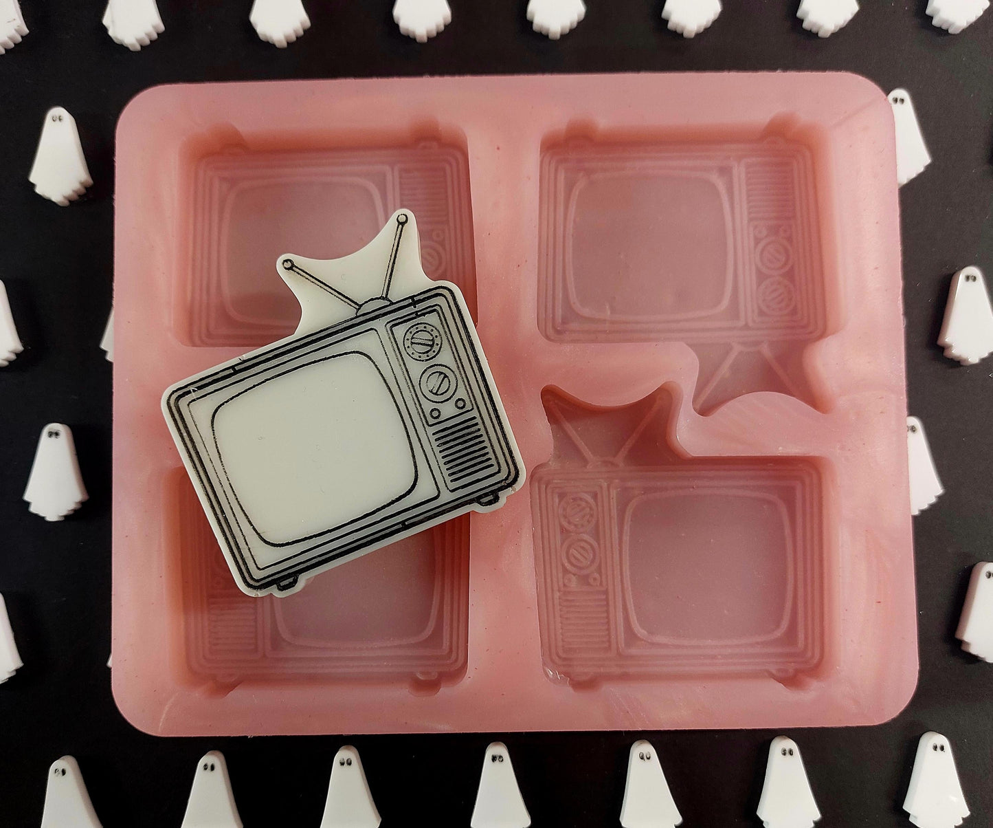 Retro TV 4 Cell Silicone Mould for wax, resin and more
