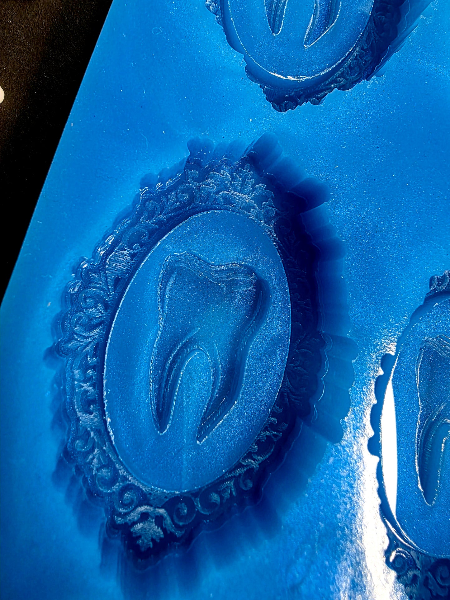Small Vintage Tooth Frame 6 Cell silicone mould for wax melts