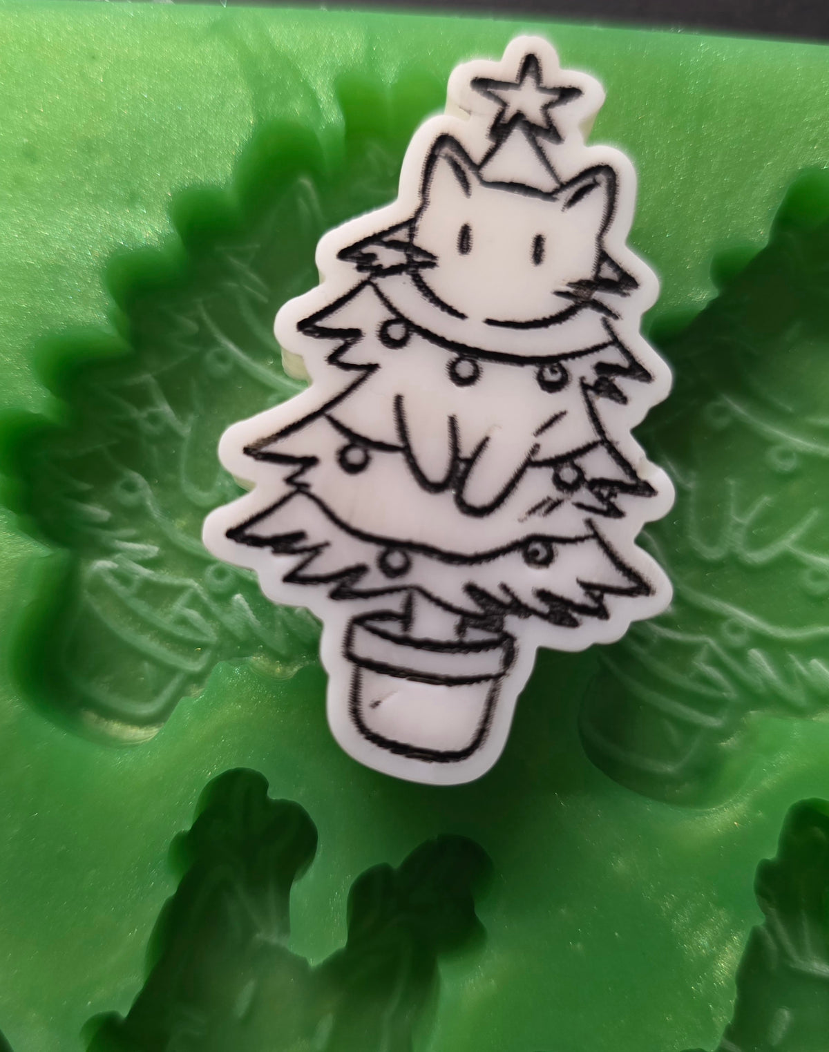 Christmas Kittens Reindeer And Tree Design Silicone Mould For Wax Melts, Resin Craft and more (6 Cell)